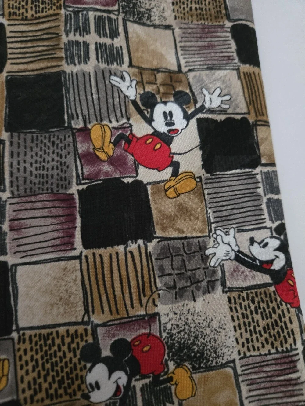 Disney Men’s Tie Mickey &  Pooh